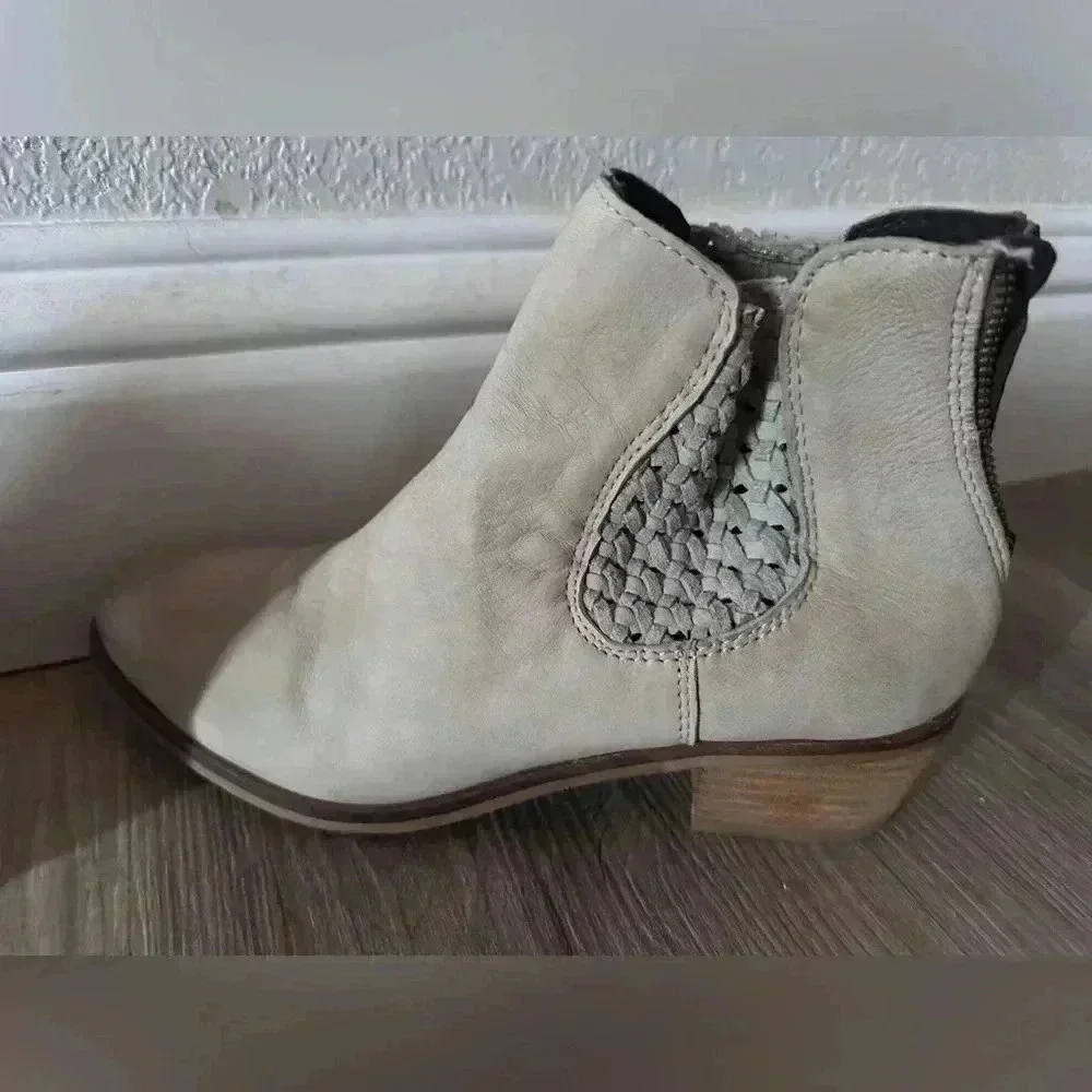 Sbicca Vintage Collection Beige Ankle Boots Braided Detail Women’s Size 6 Casual